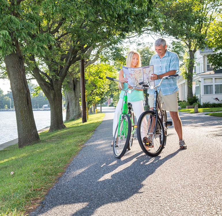 Biking couple with a map in Oxford.