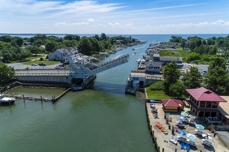 Tilghman Island Christmas at Knapps Narrows